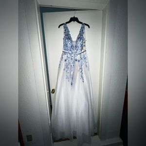 never worn prom dress !